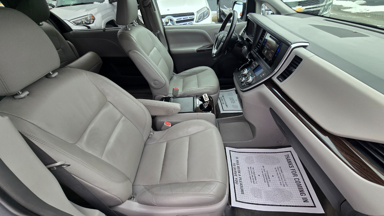 Toyota Sienna Limited AWD 7-Passenger V6 2015