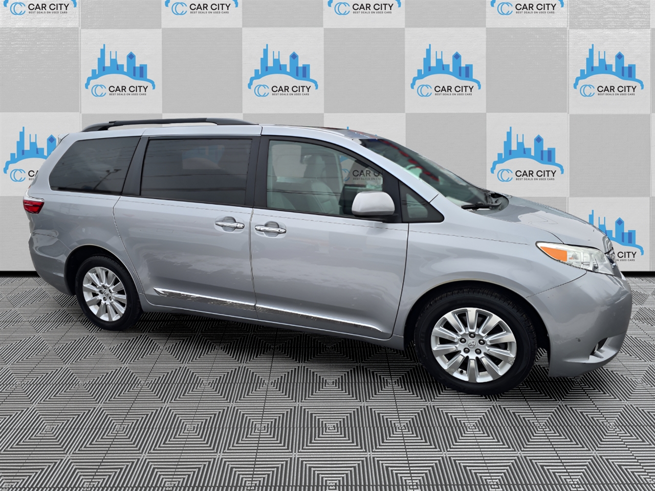 Toyota Sienna Limited AWD 7-Passenger V6 2015