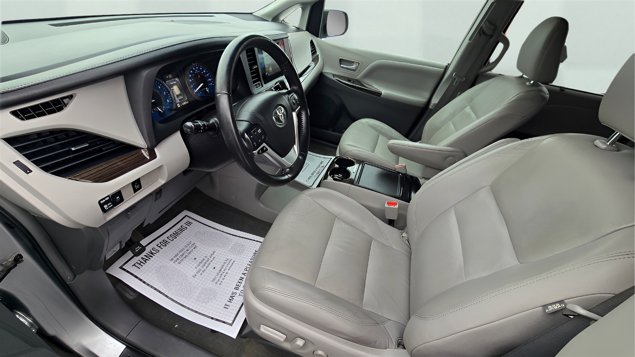 Toyota Sienna Limited AWD 7-Passenger V6 2015