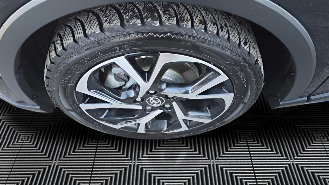 Toyota C-HR XLE 2020