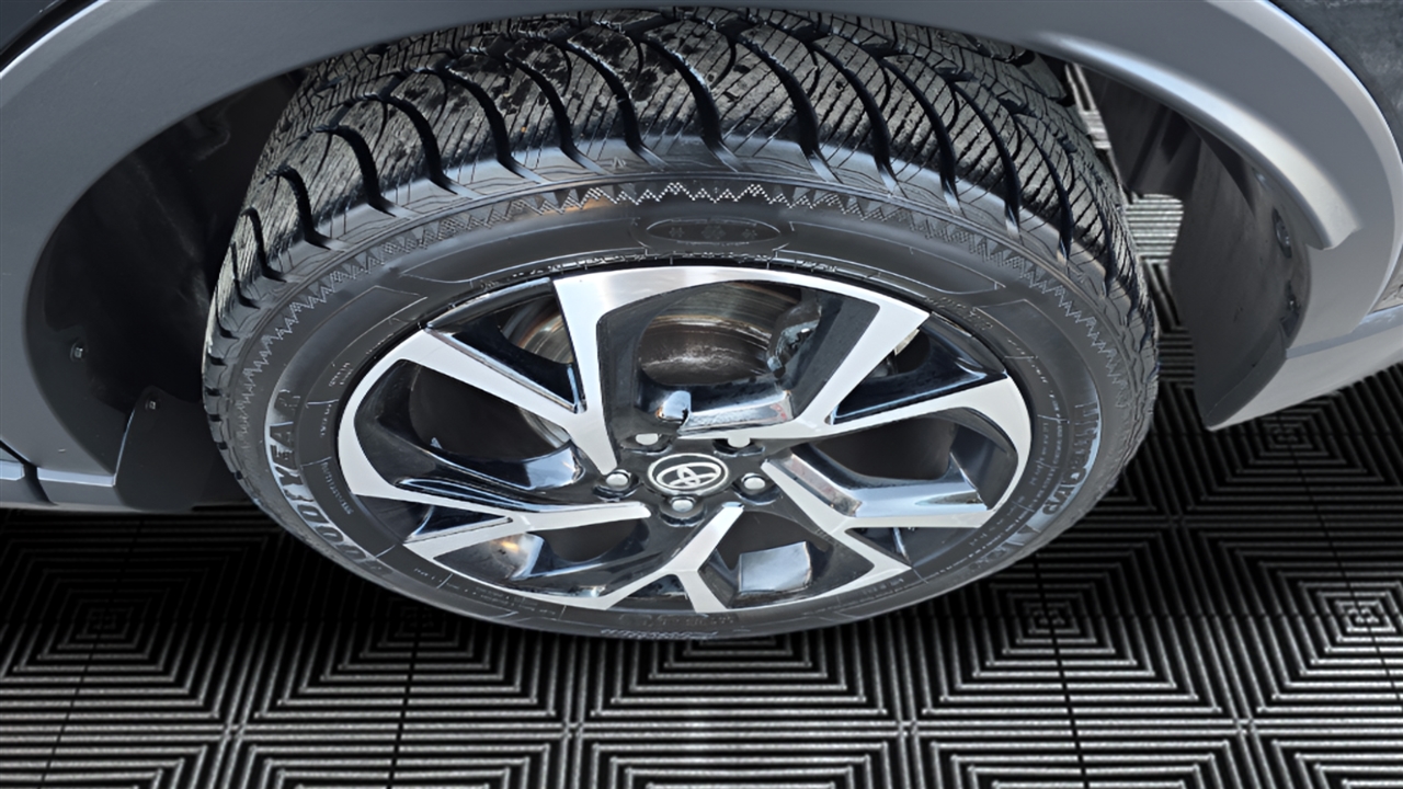 Toyota C-HR XLE 2020