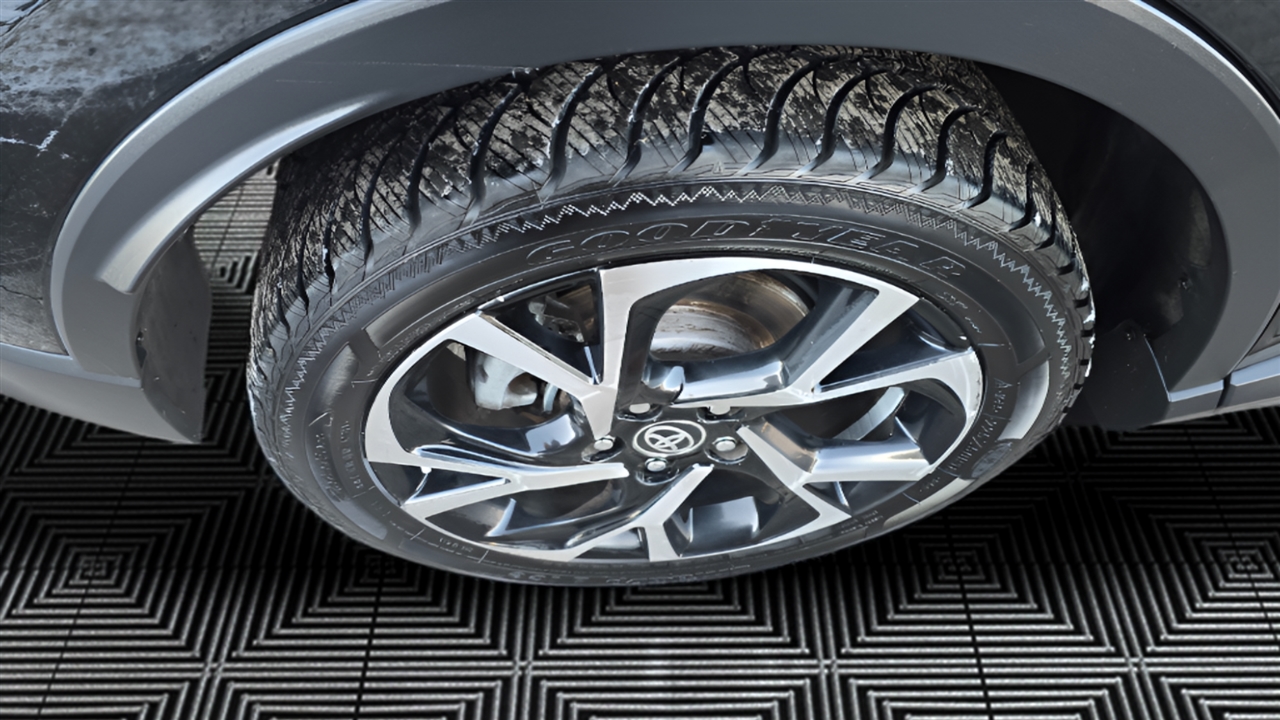 Toyota C-HR XLE 2020