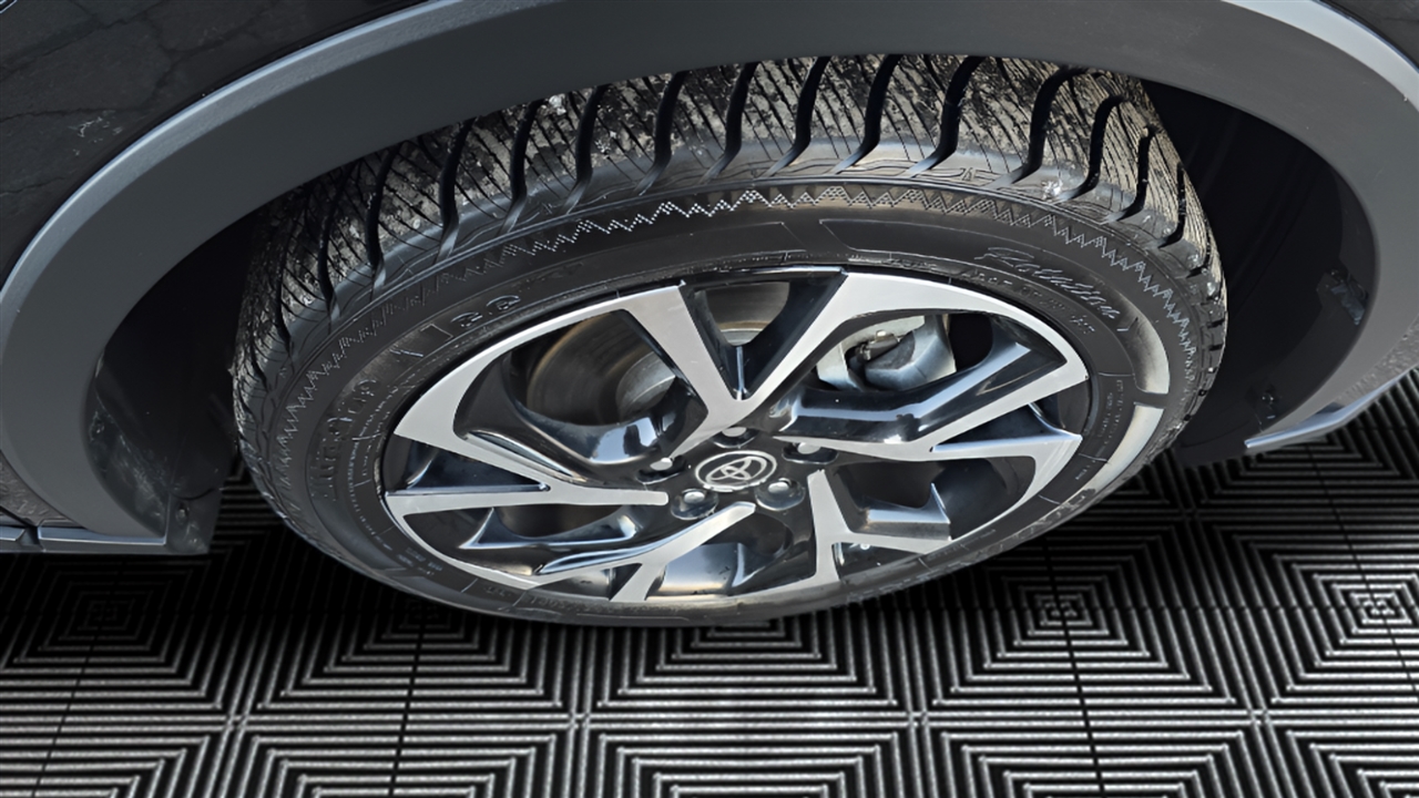 Toyota C-HR XLE 2020