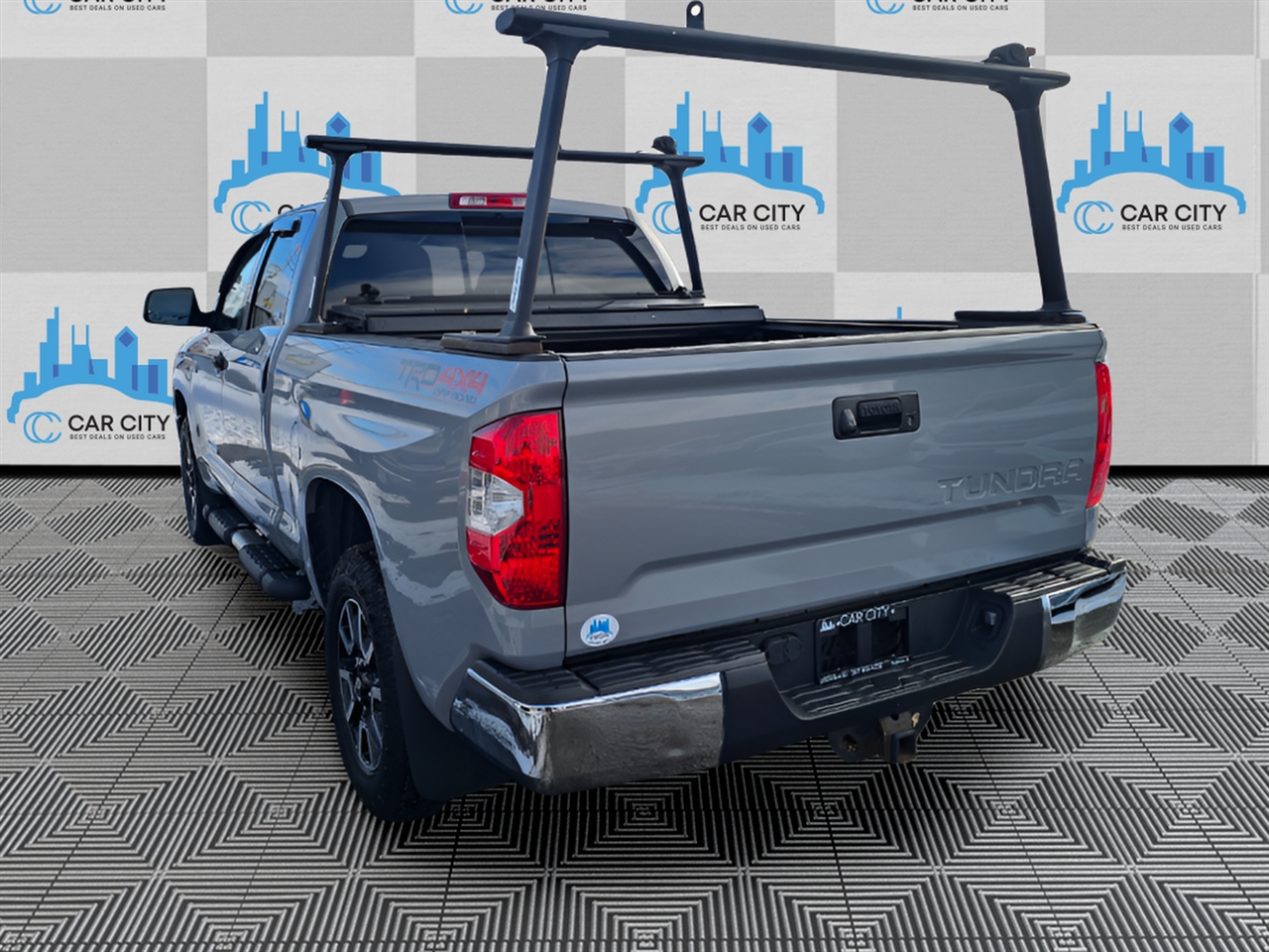 Toyota Tundra SR5 5.7L V8 Double Cab 4WD 2018
