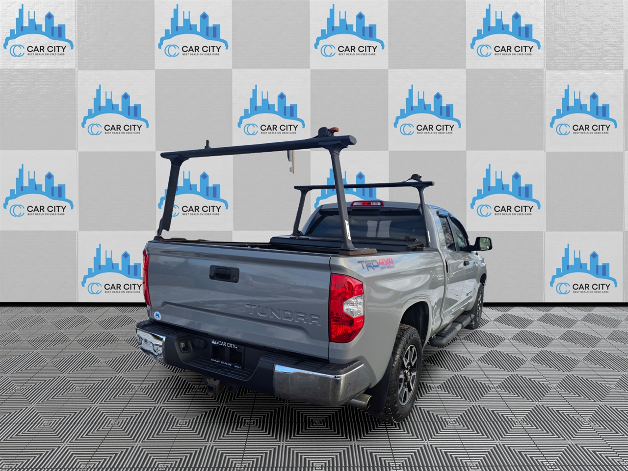 Toyota Tundra SR5 5.7L V8 Double Cab 4WD 2018