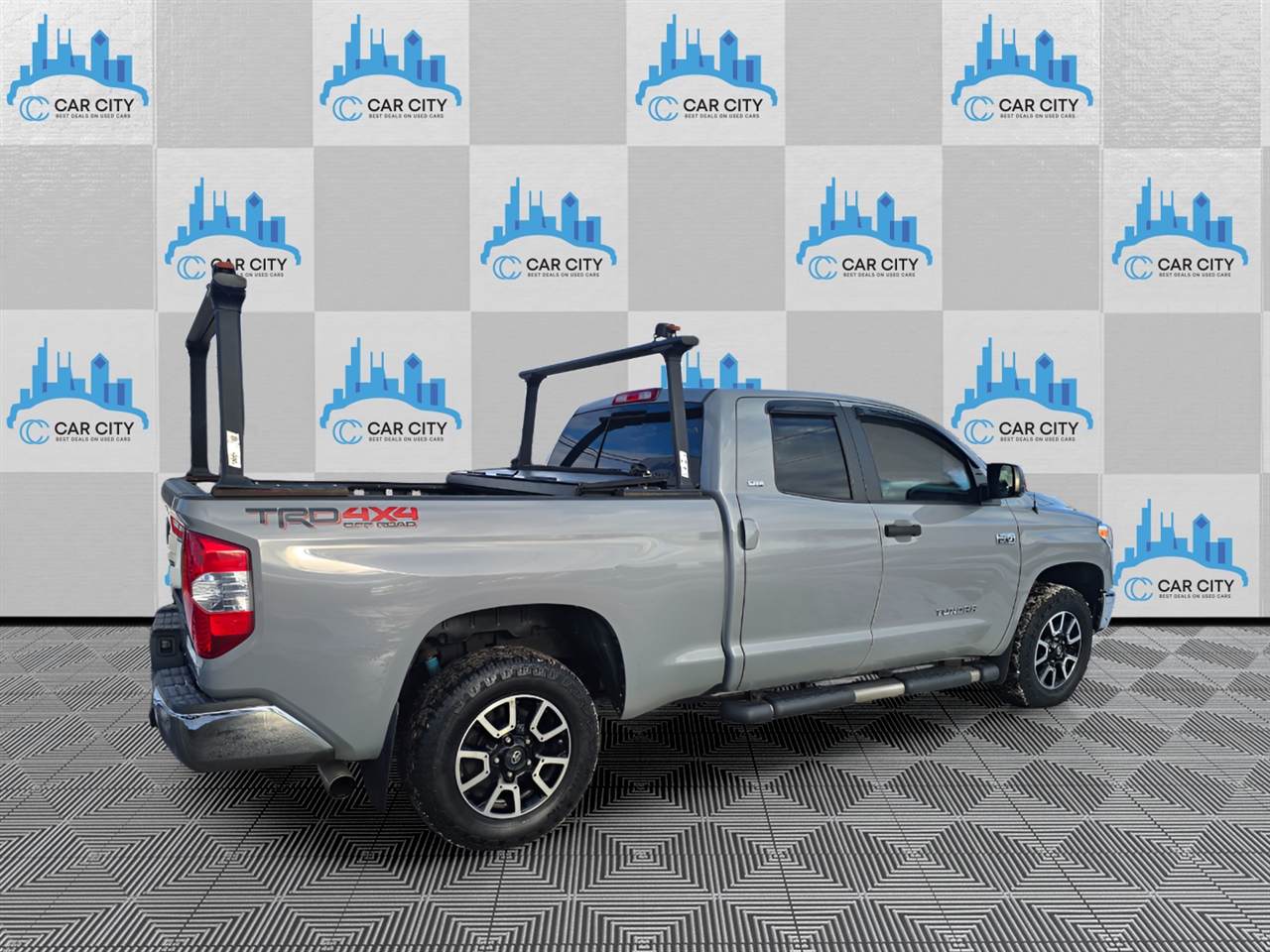 Toyota Tundra SR5 5.7L V8 Double Cab 4WD 2018