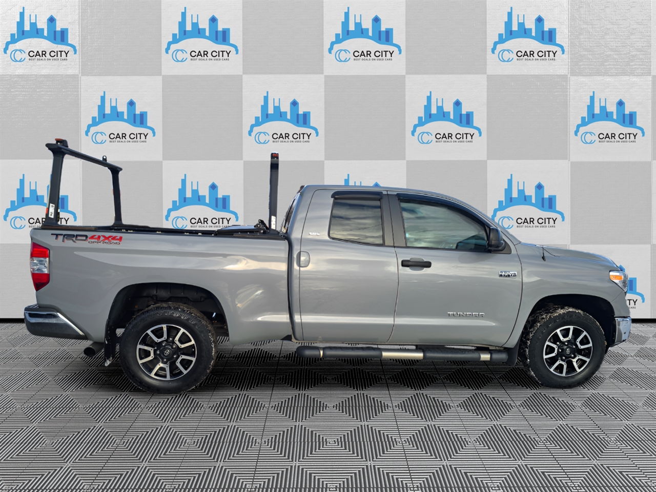 Toyota Tundra SR5 5.7L V8 Double Cab 4WD 2018