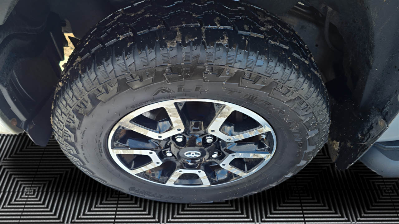 Toyota Tundra SR5 5.7L V8 Double Cab 4WD 2018