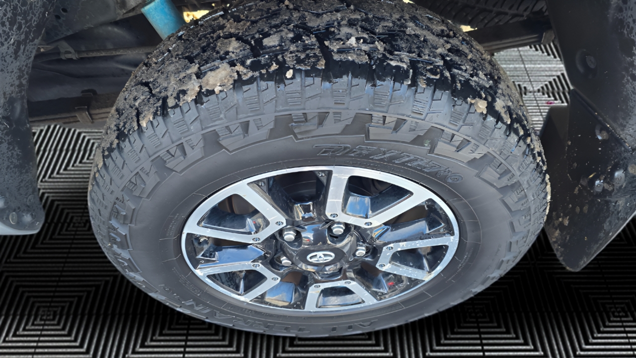 Toyota Tundra SR5 5.7L V8 Double Cab 4WD 2018