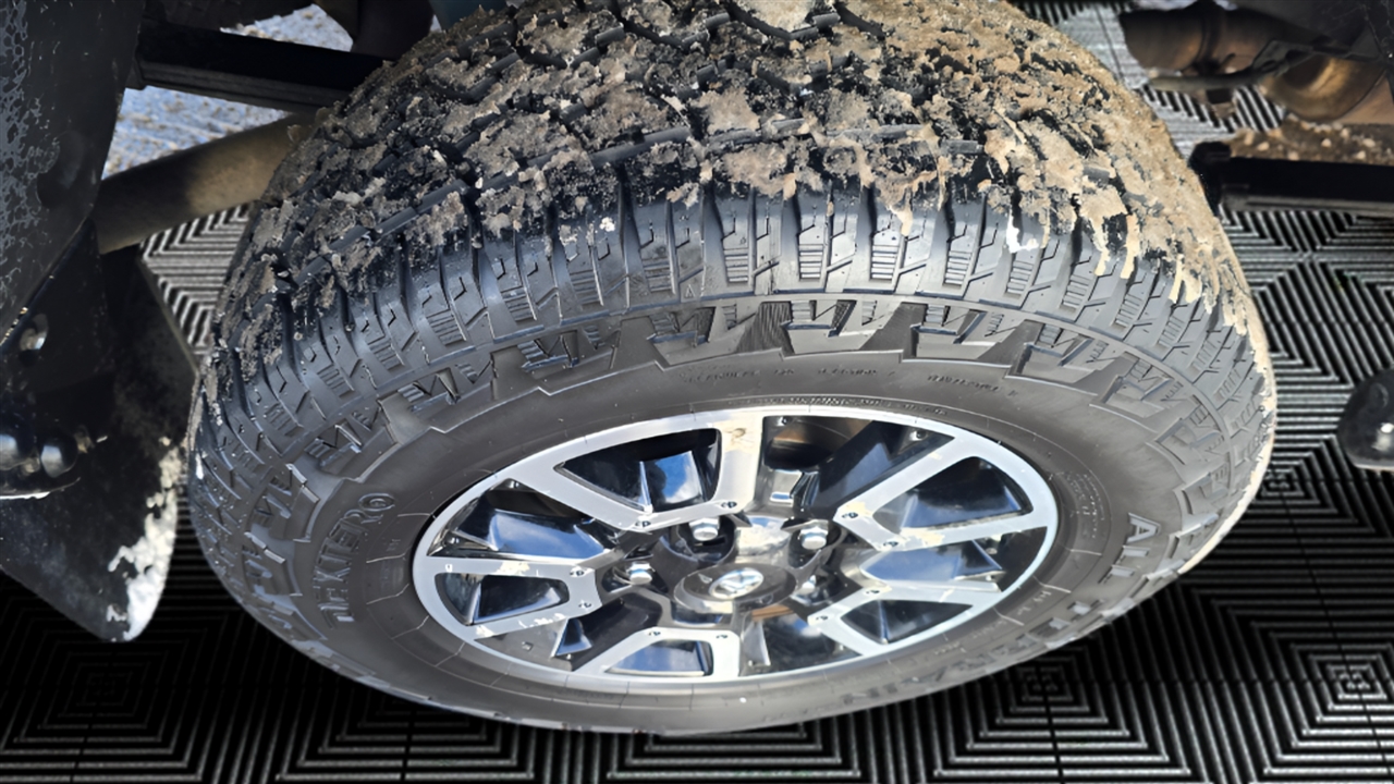 Toyota Tundra SR5 5.7L V8 Double Cab 4WD 2018