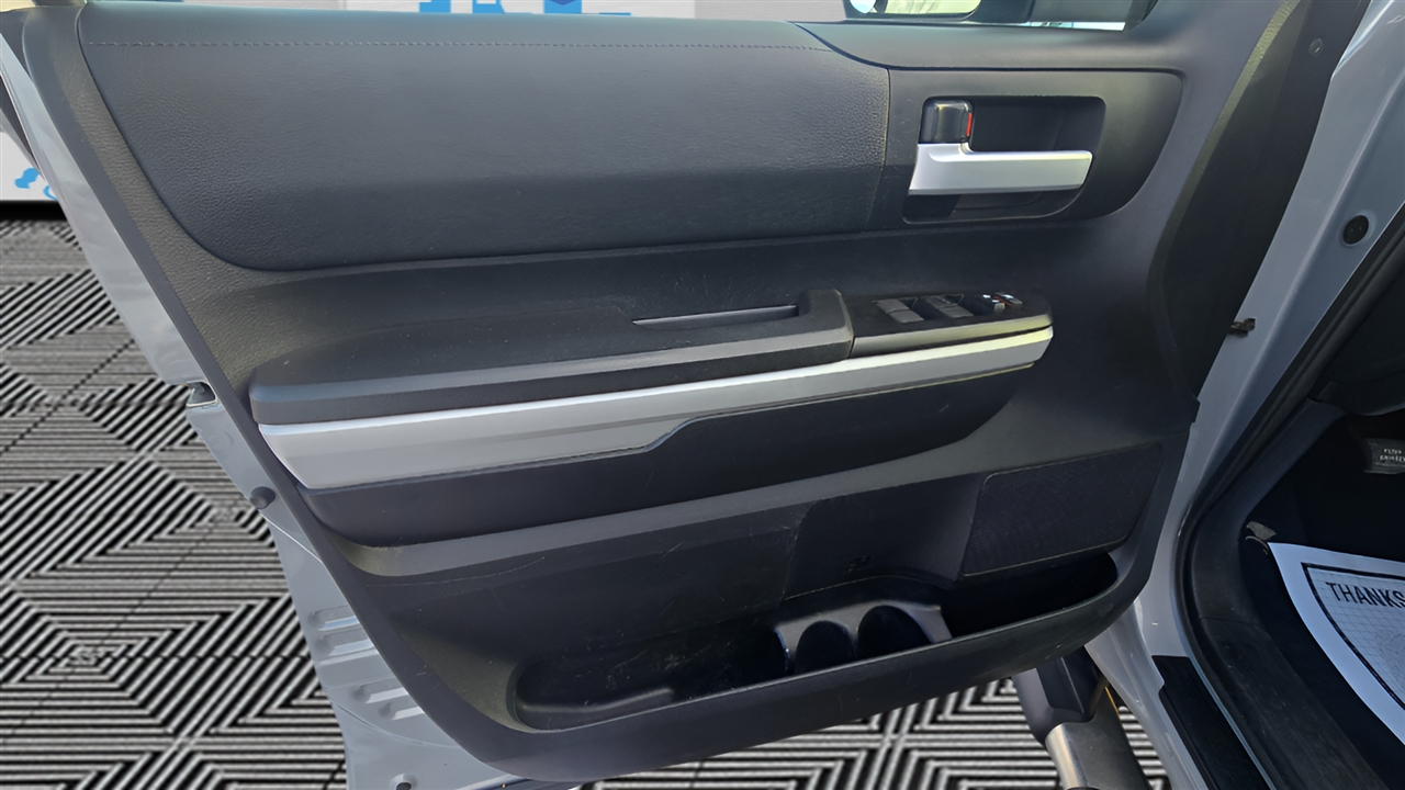 Toyota Tundra SR5 5.7L V8 Double Cab 4WD 2018