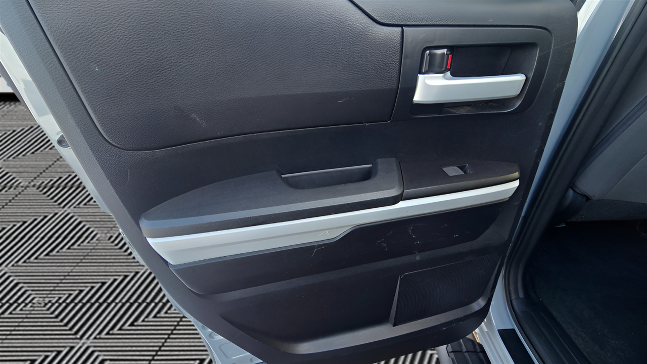 Toyota Tundra SR5 5.7L V8 Double Cab 4WD 2018