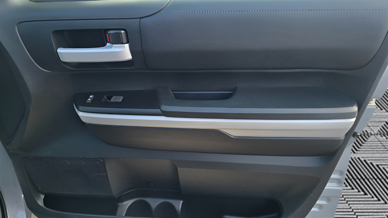 Toyota Tundra SR5 5.7L V8 Double Cab 4WD 2018