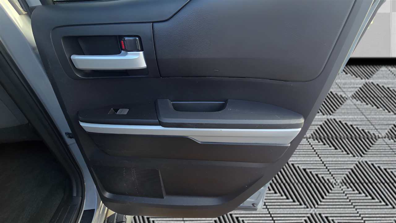 Toyota Tundra SR5 5.7L V8 Double Cab 4WD 2018