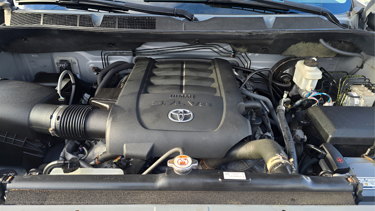 Toyota Tundra SR5 5.7L V8 Double Cab 4WD 2018