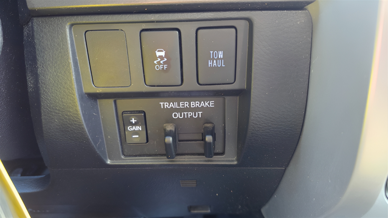 Toyota Tundra SR5 5.7L V8 Double Cab 4WD 2018