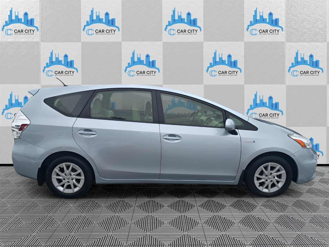 Toyota Prius V Three 2014