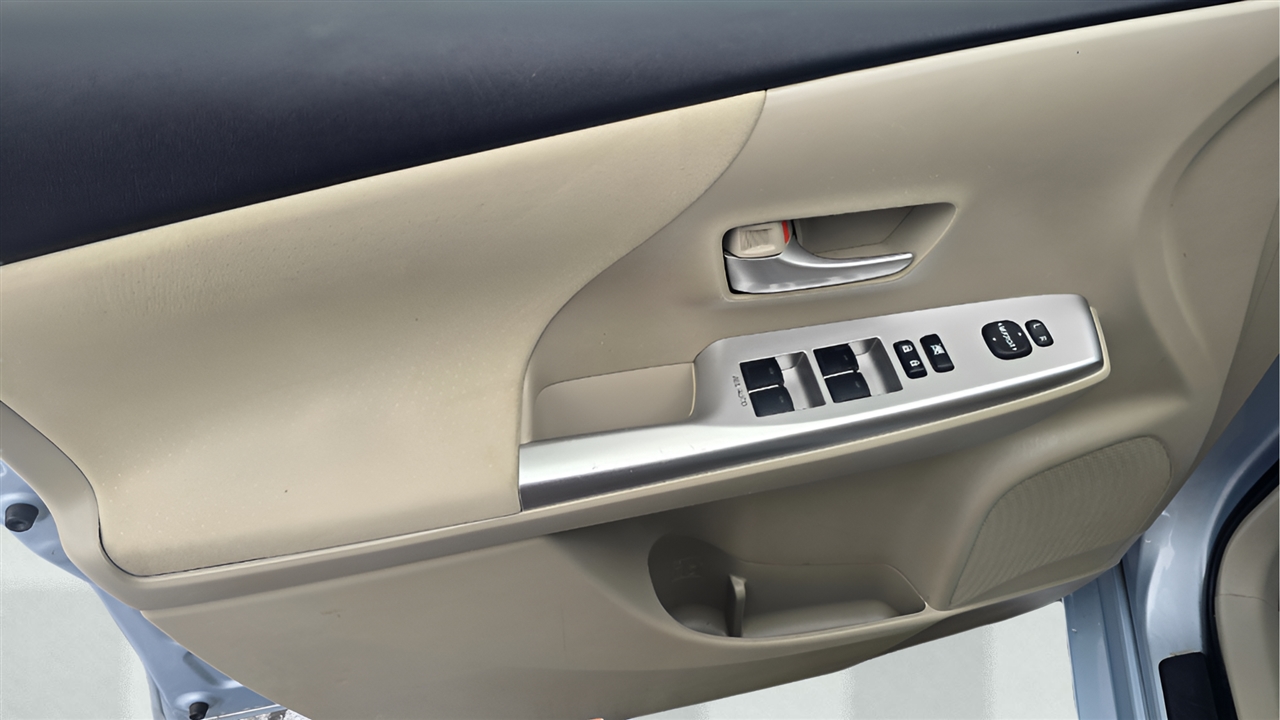 Toyota Prius V Three 2014