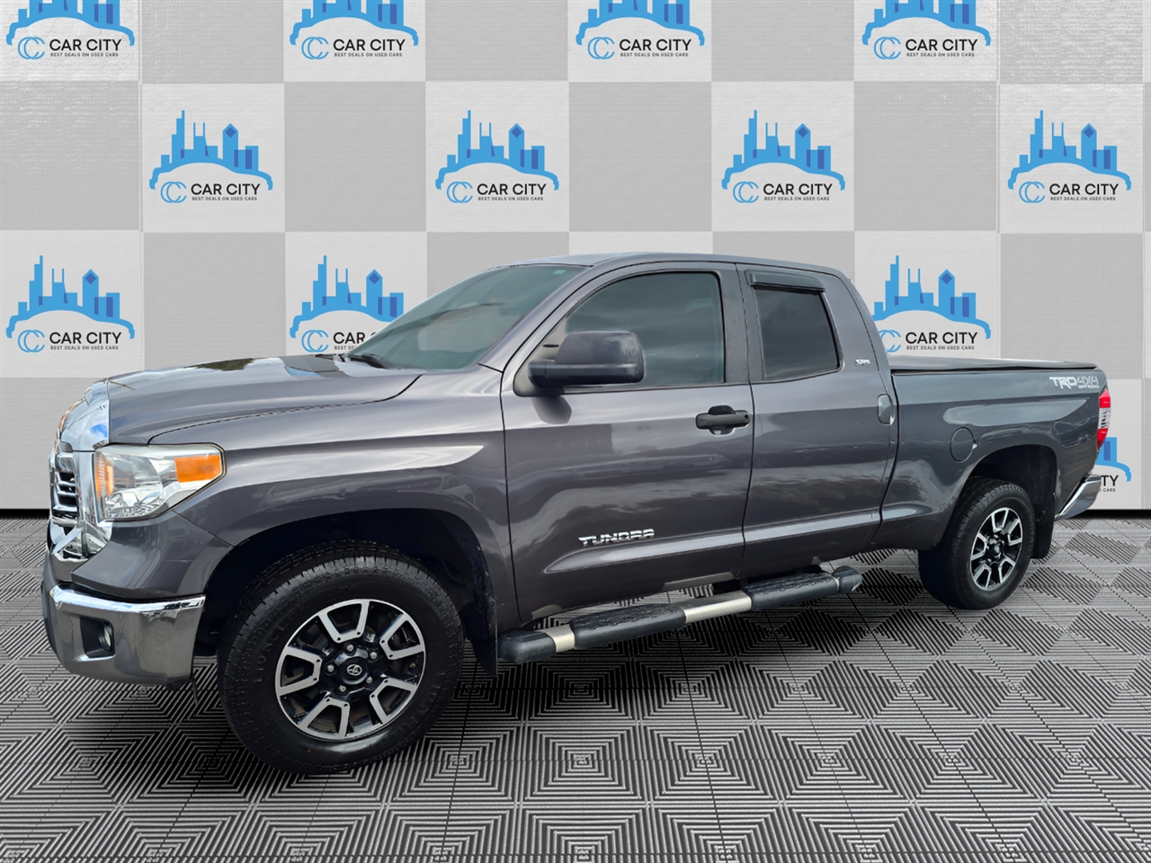Toyota Tundra SR5 4.6L V8 Double Cab 4WD 2016