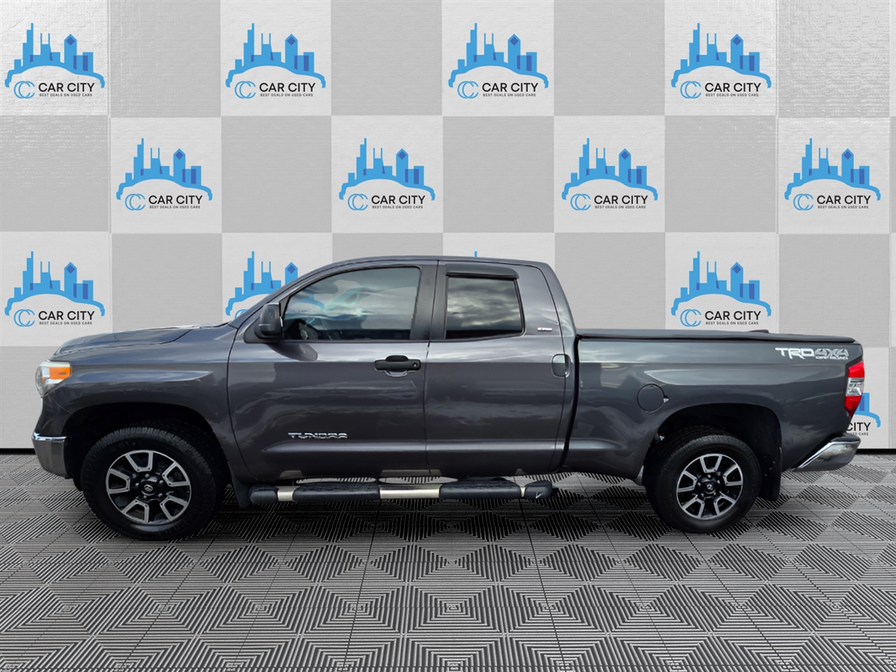 Toyota Tundra SR5 4.6L V8 Double Cab 4WD 2016