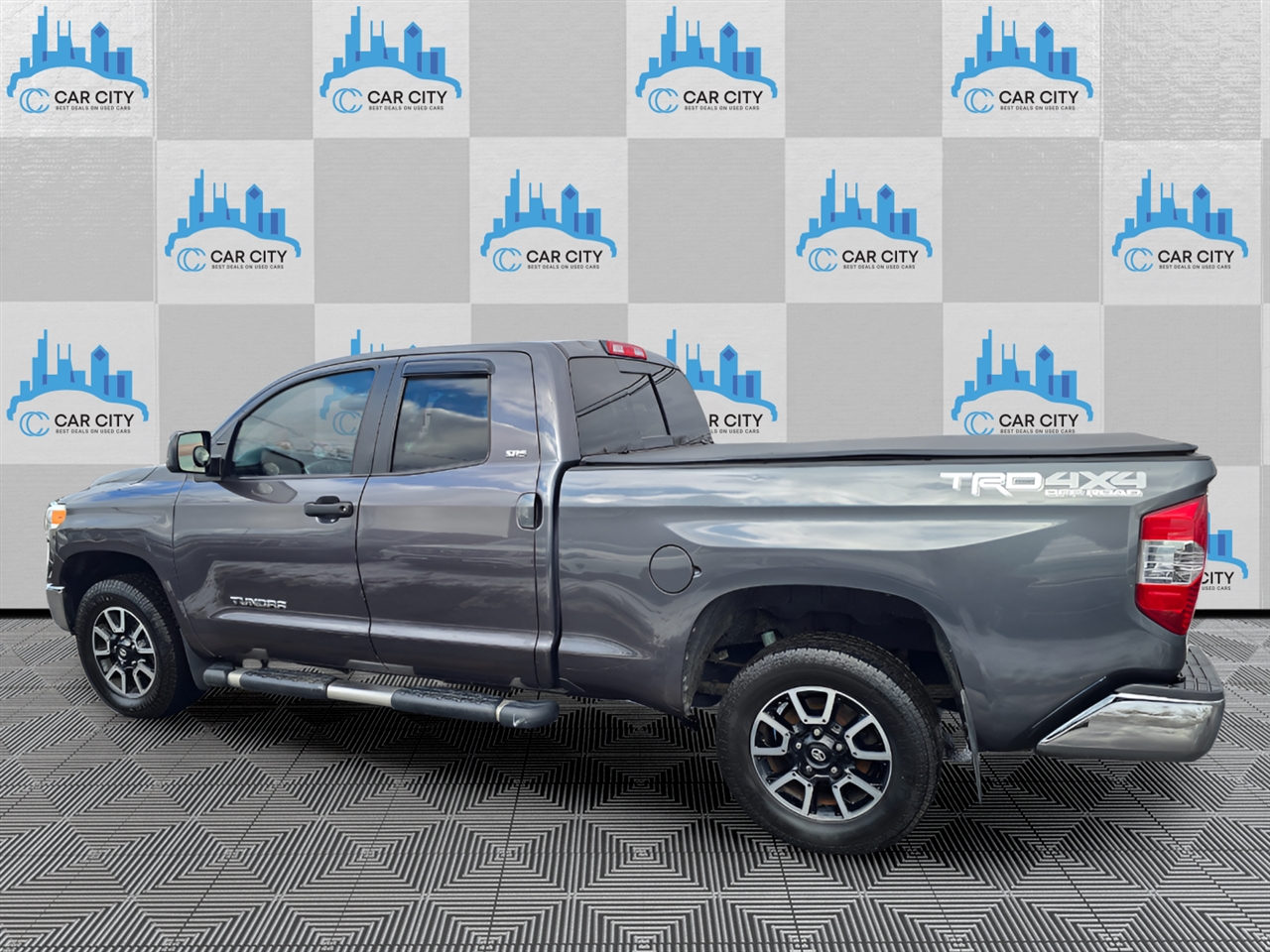 Toyota Tundra SR5 4.6L V8 Double Cab 4WD 2016