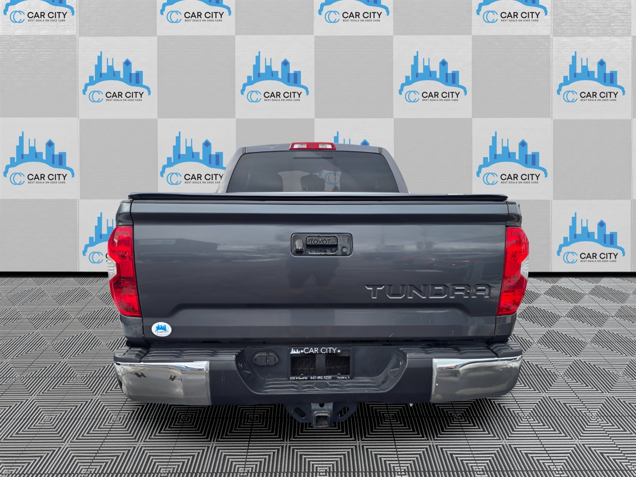 Toyota Tundra SR5 4.6L V8 Double Cab 4WD 2016