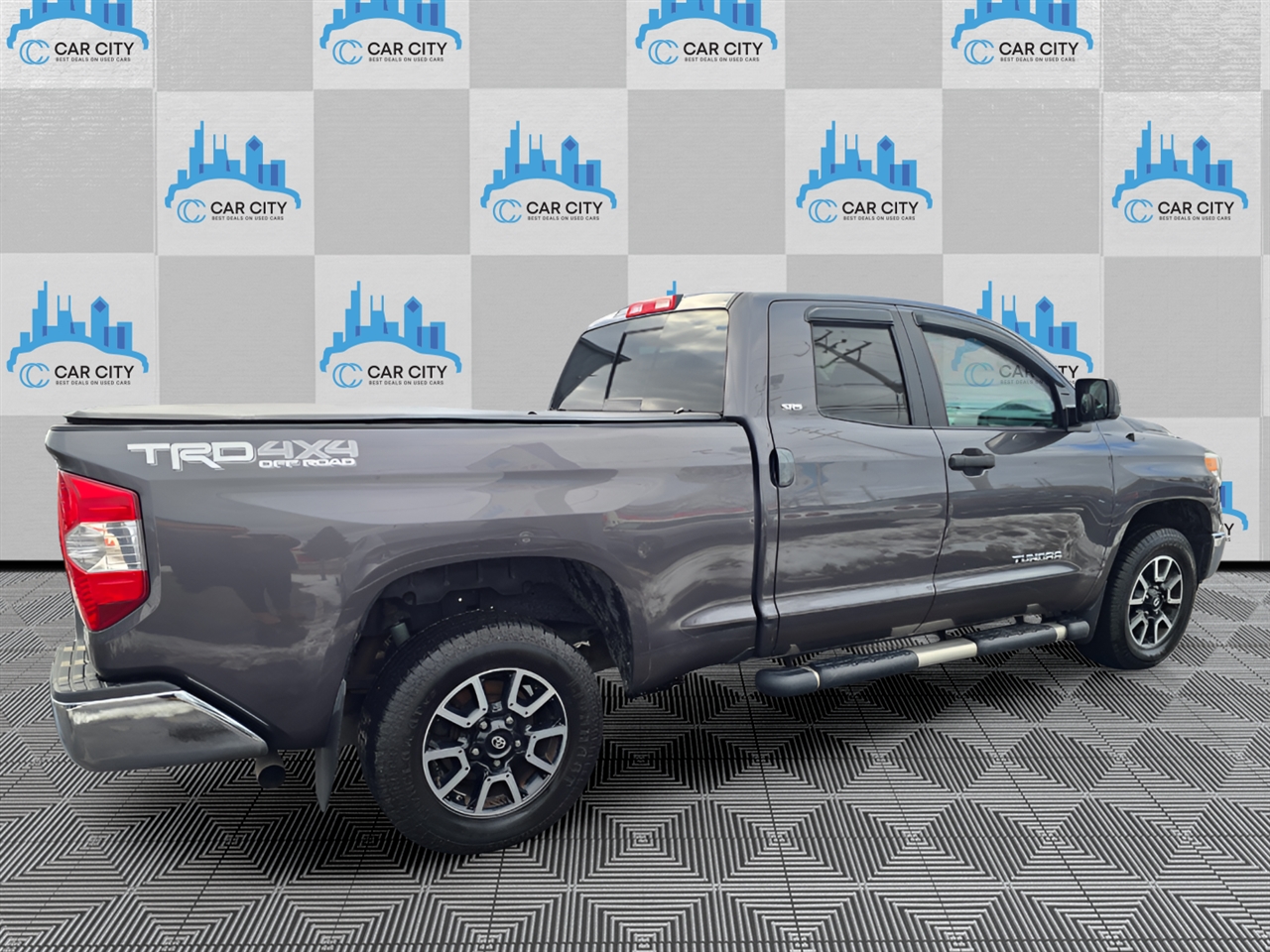 Toyota Tundra SR5 4.6L V8 Double Cab 4WD 2016