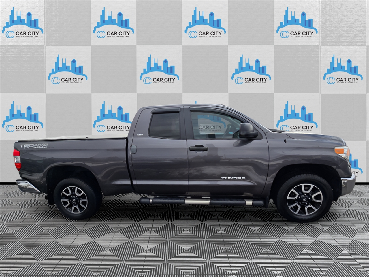 Toyota Tundra SR5 4.6L V8 Double Cab 4WD 2016