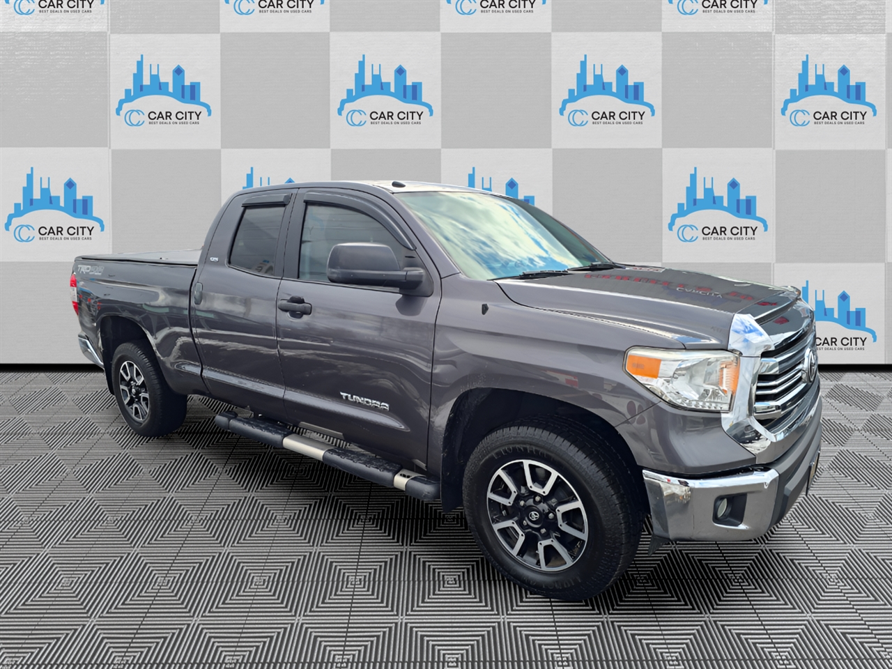 Toyota Tundra SR5 4.6L V8 Double Cab 4WD 2016