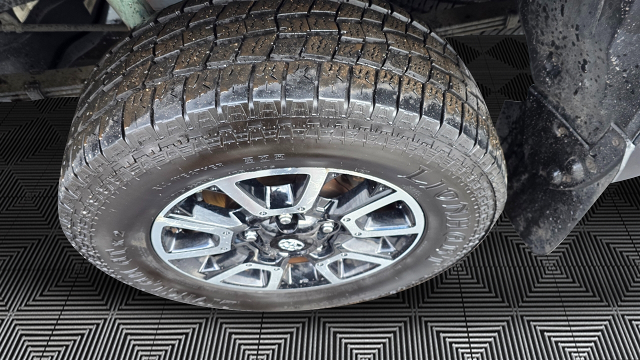 Toyota Tundra SR5 4.6L V8 Double Cab 4WD 2016