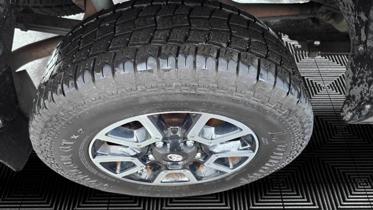 Toyota Tundra SR5 4.6L V8 Double Cab 4WD 2016