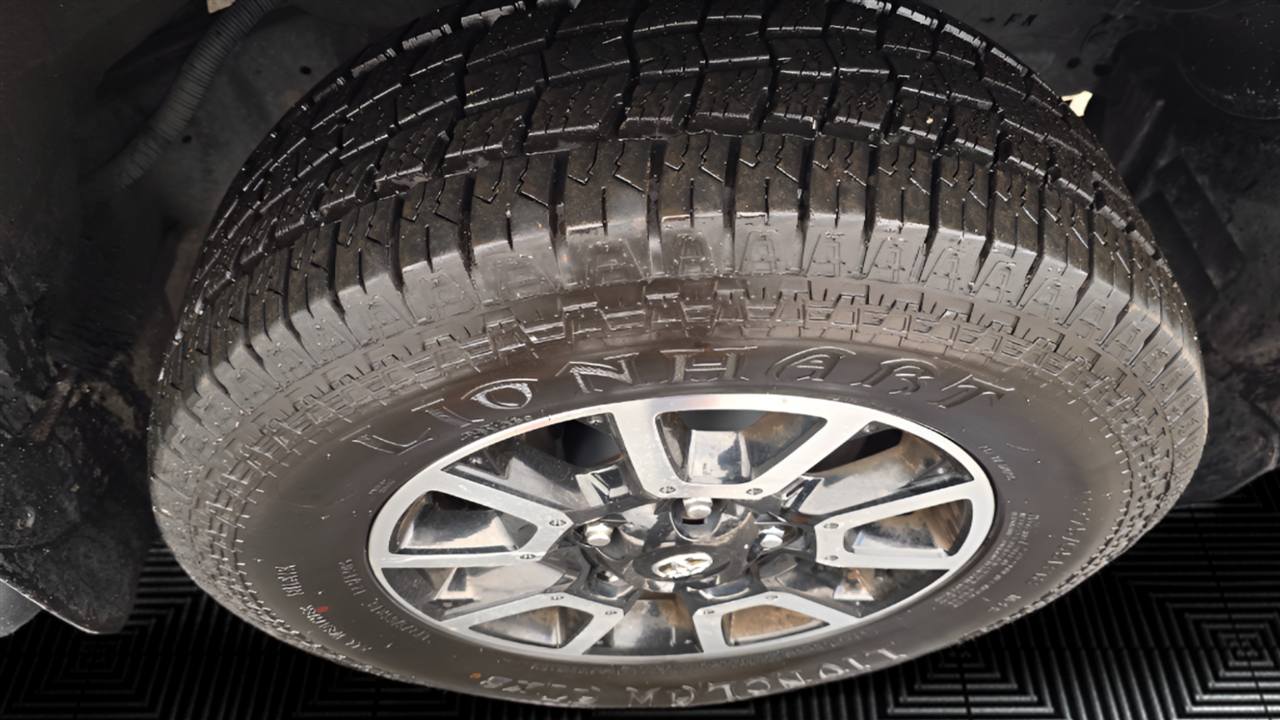 Toyota Tundra SR5 4.6L V8 Double Cab 4WD 2016