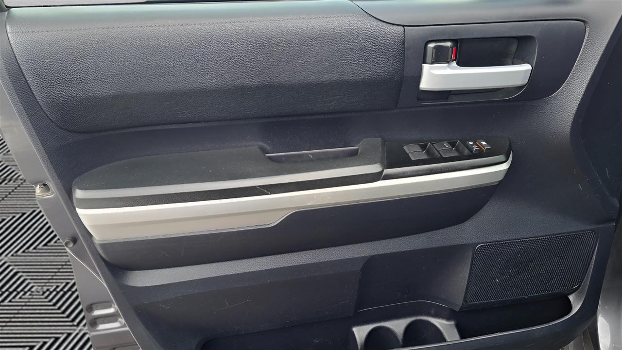 Toyota Tundra SR5 4.6L V8 Double Cab 4WD 2016