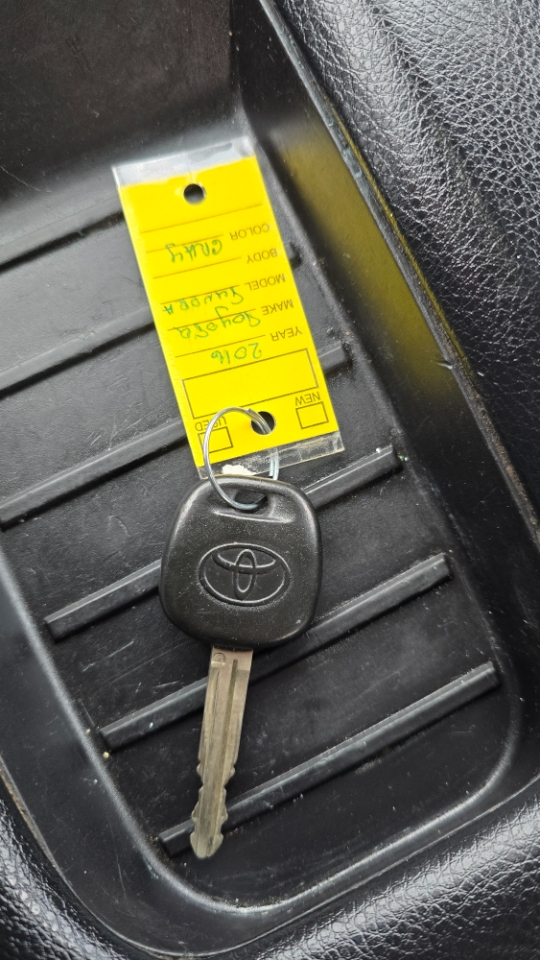 Toyota Tundra SR5 4.6L V8 Double Cab 4WD 2016