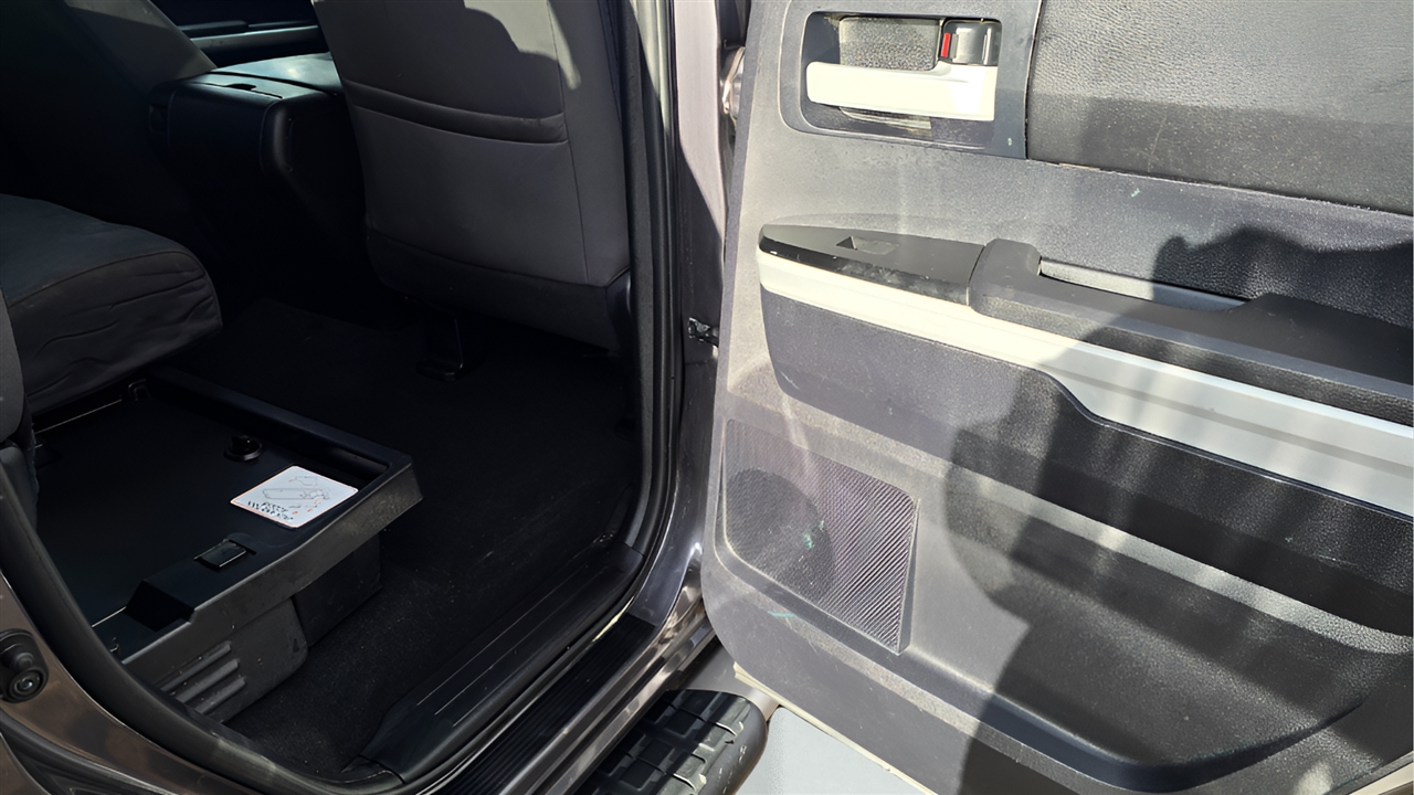 Toyota Tundra SR5 4.6L V8 Double Cab 4WD 2016