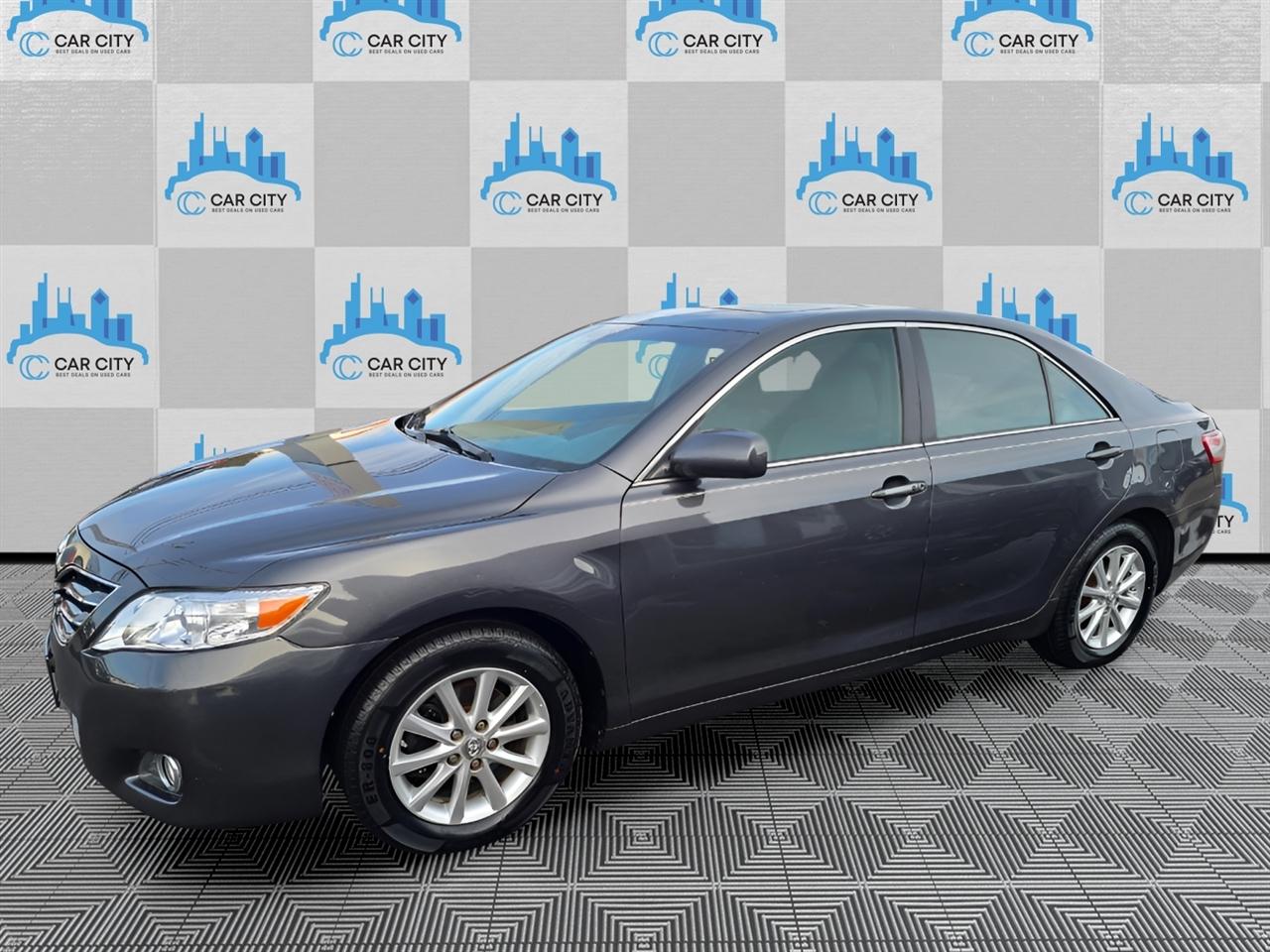 Toyota Camry XLE V6 6-Spd AT 2011