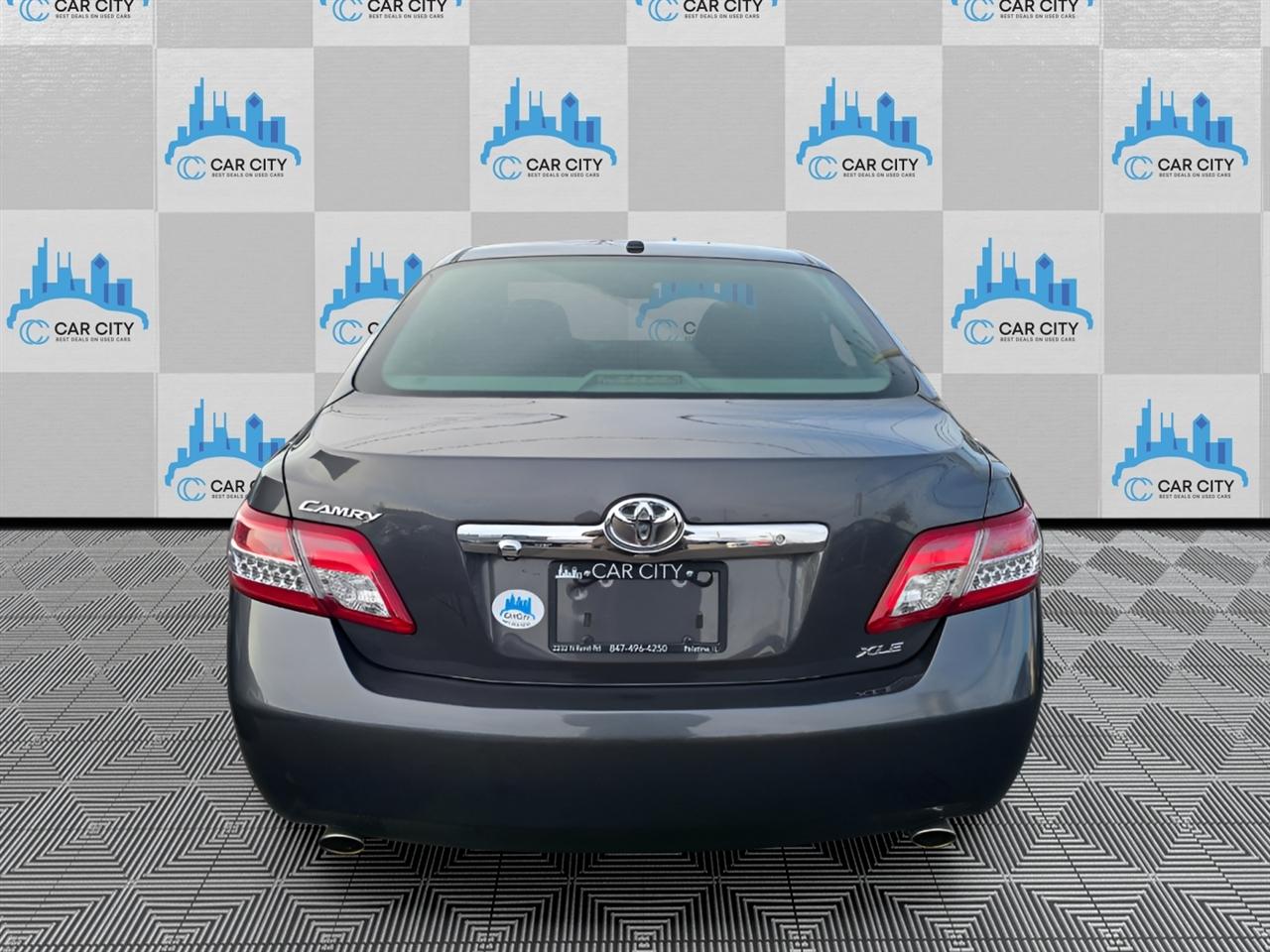 Toyota Camry XLE V6 6-Spd AT 2011