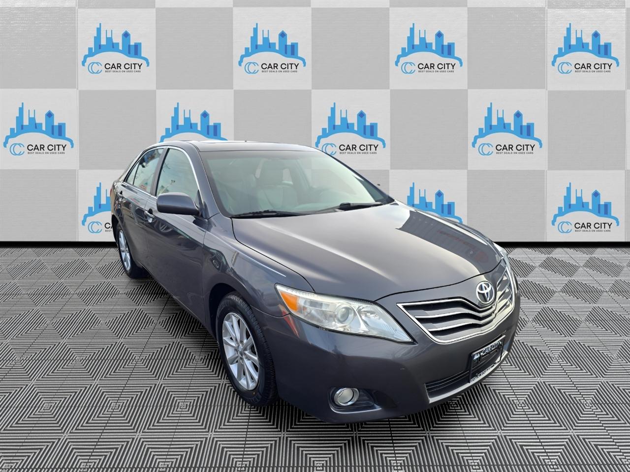 Toyota Camry XLE V6 6-Spd AT 2011