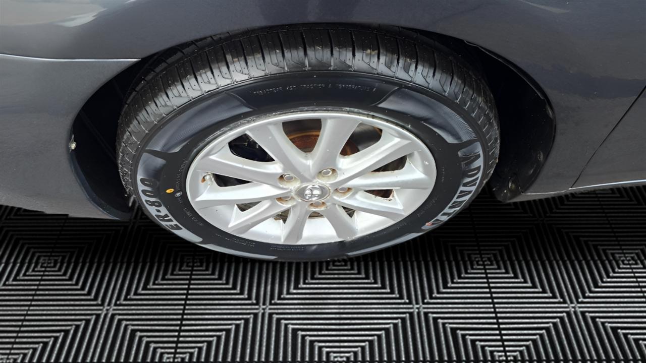 Toyota Camry XLE V6 6-Spd AT 2011