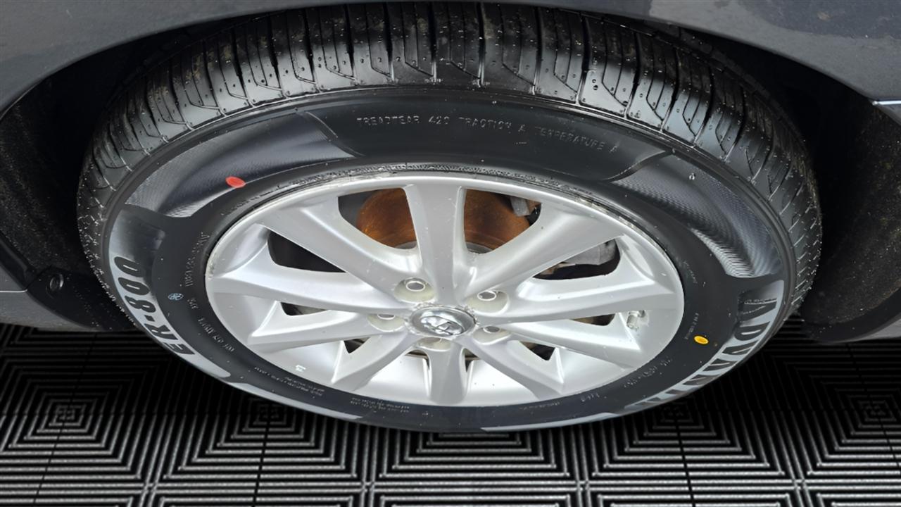 Toyota Camry XLE V6 6-Spd AT 2011