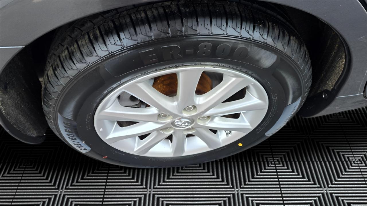 Toyota Camry XLE V6 6-Spd AT 2011