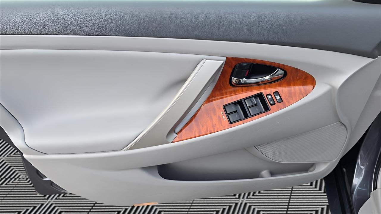 Toyota Camry XLE V6 6-Spd AT 2011