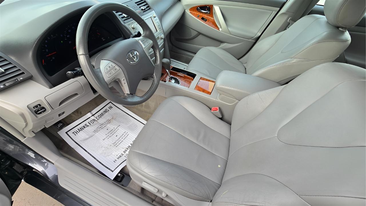 Toyota Camry XLE V6 6-Spd AT 2011