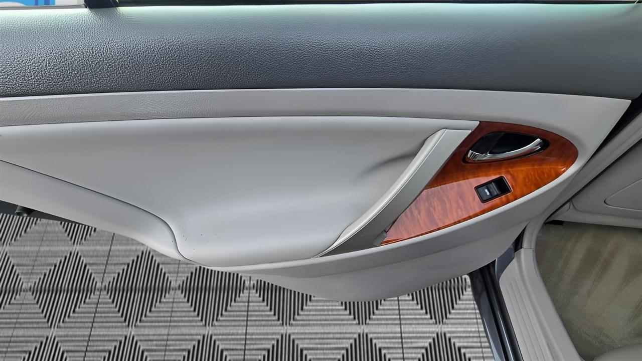 Toyota Camry XLE V6 6-Spd AT 2011