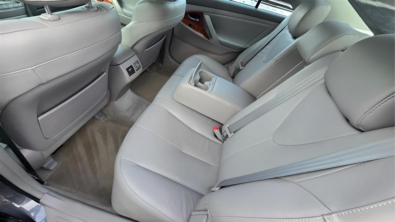 Toyota Camry XLE V6 6-Spd AT 2011