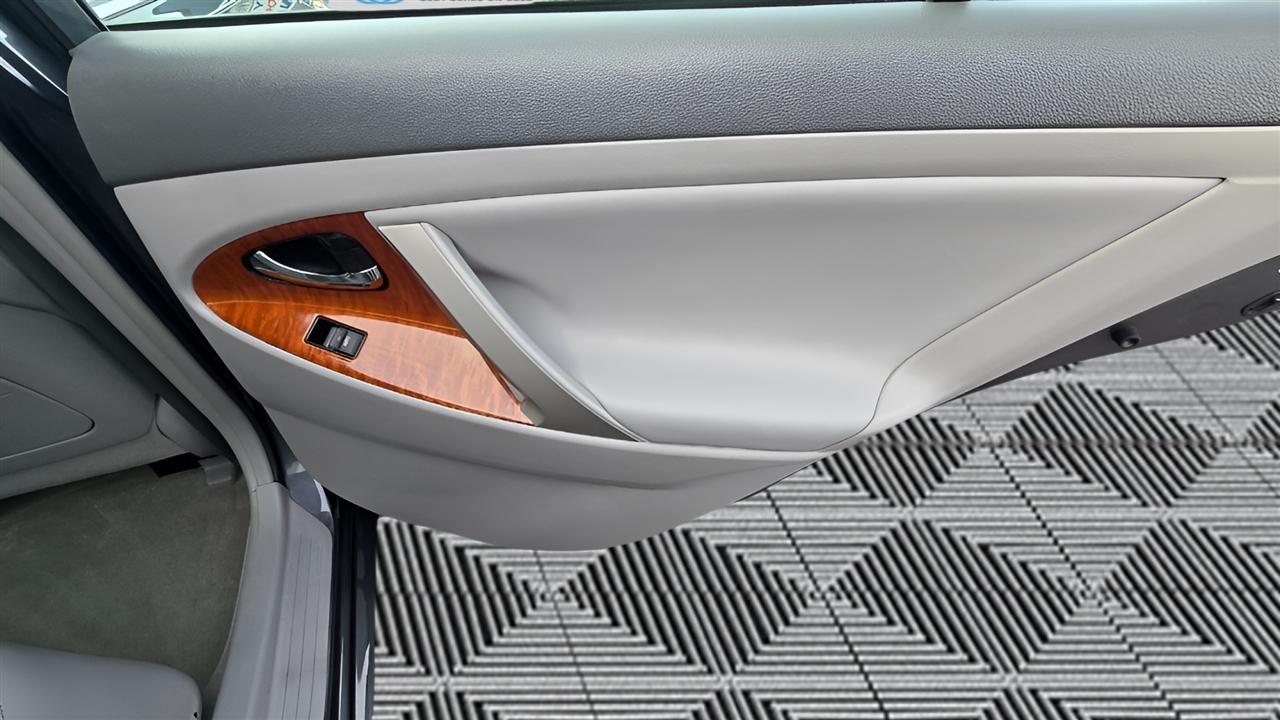 Toyota Camry XLE V6 6-Spd AT 2011