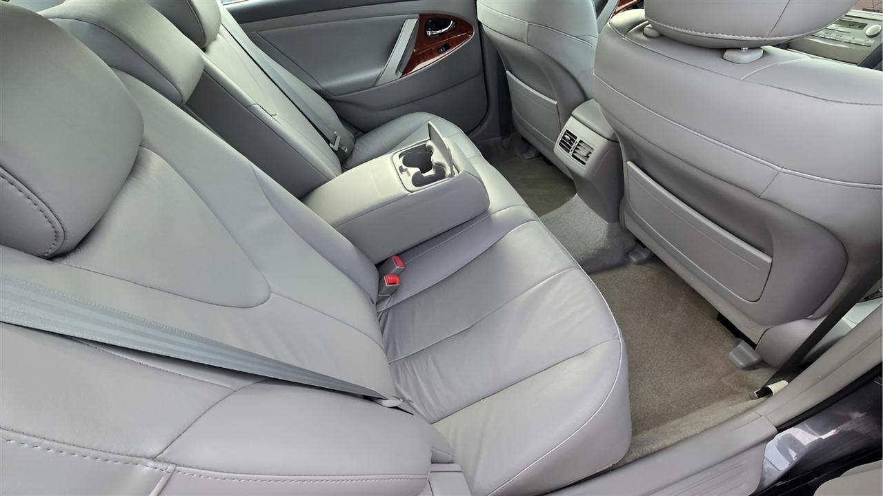 Toyota Camry XLE V6 6-Spd AT 2011