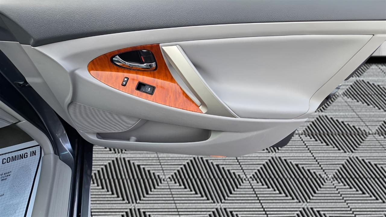 Toyota Camry XLE V6 6-Spd AT 2011