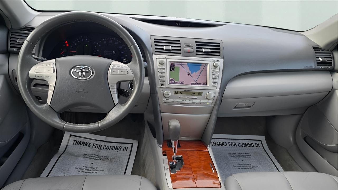 Toyota Camry XLE V6 6-Spd AT 2011