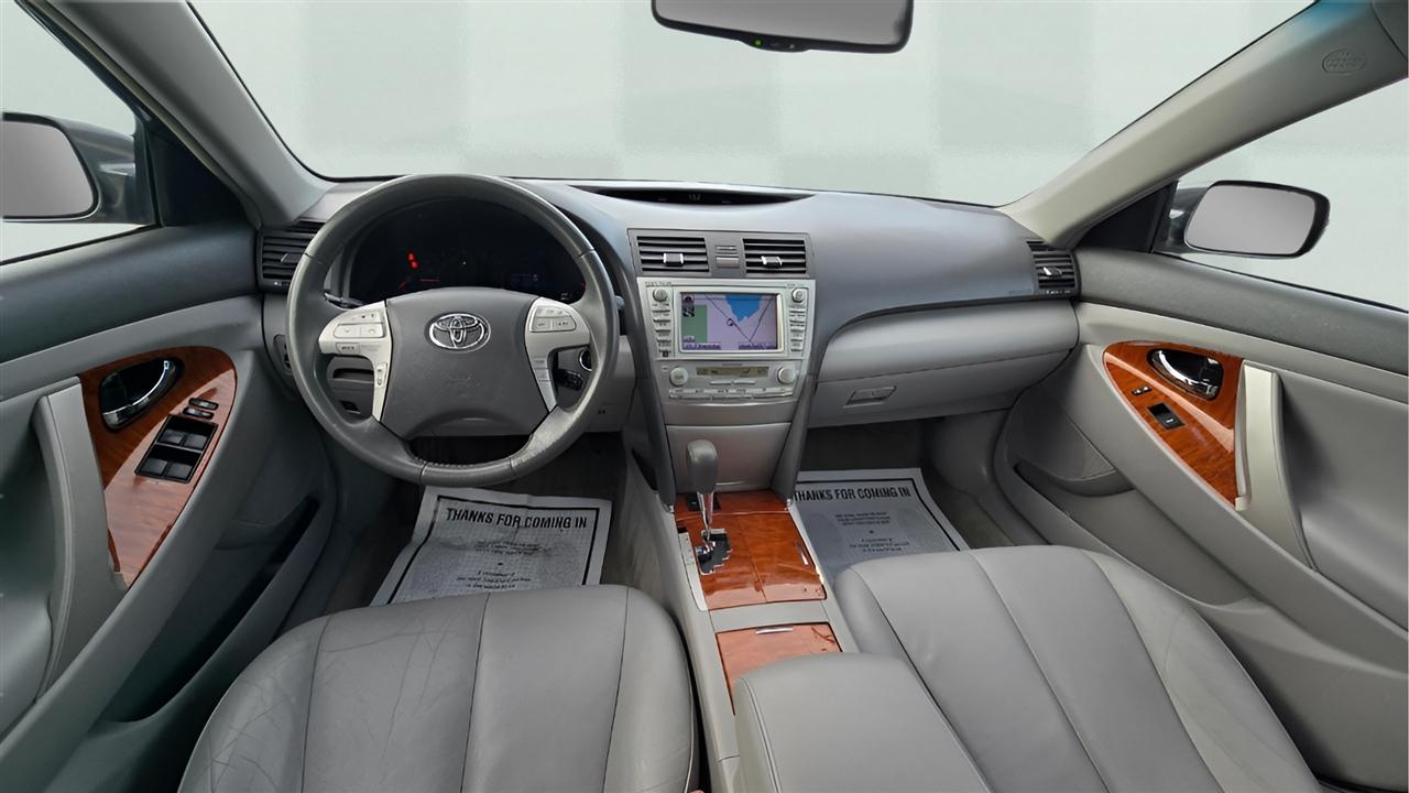 Toyota Camry XLE V6 6-Spd AT 2011